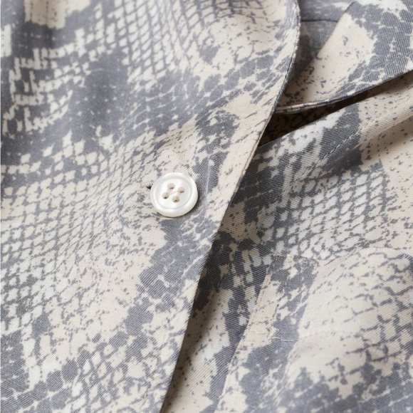 Voluminous Resort Button Down Shirt - Picture 3 of 7